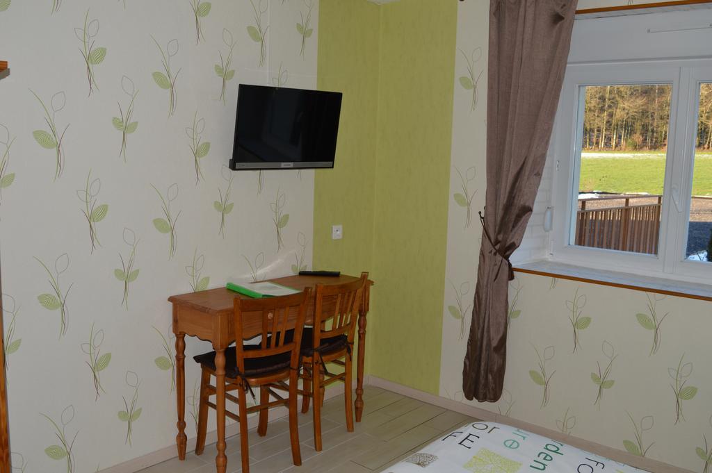 Chambres Et Table D'Hotes La Trottelee Bellefontaine  Pokoj fotografie